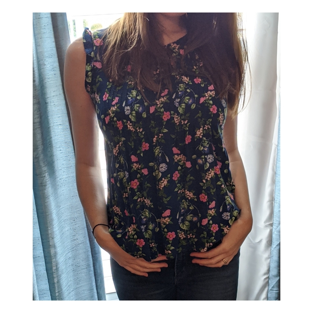 Floral blouse.